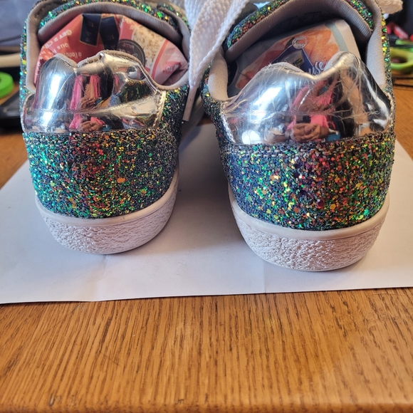 Ladies Sneakers - Picture 4 of 7